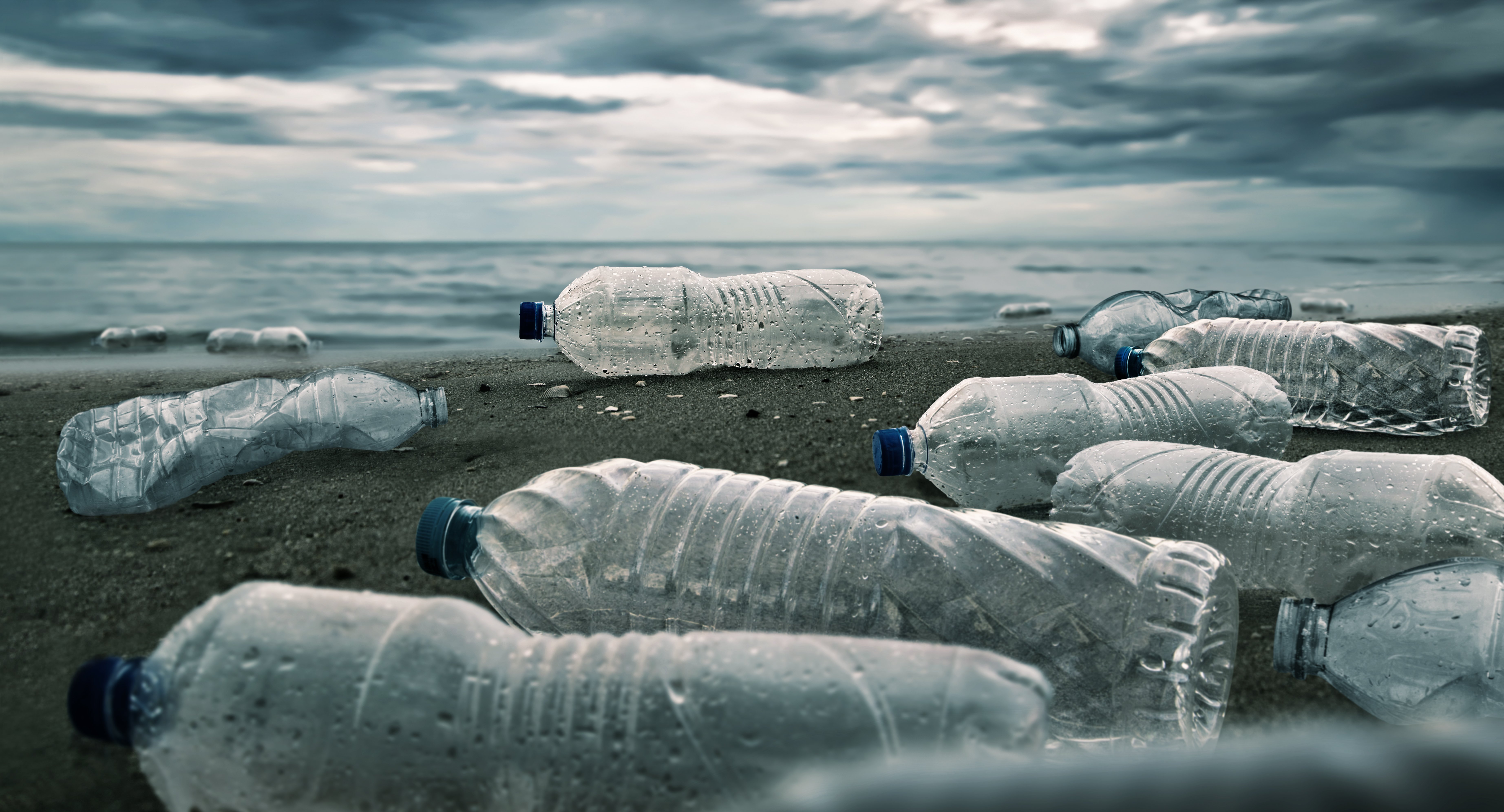 plastic-water-bottles-pollution-ocean